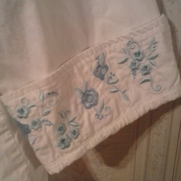 *WHITE BUTTON DOWN BLUE EMBROIDERY 3/4 SLEEVE SHIRT - PLUS - Picture 4 of 5